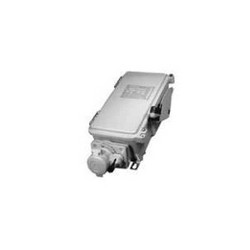 Locking Receptacles with Disconnect